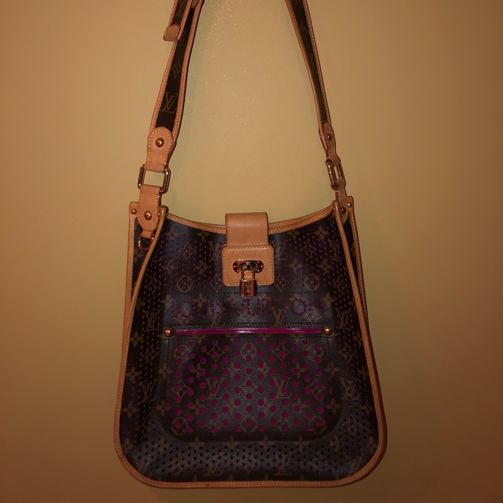 Louis Vuitton Shoulder Bag/Crossbody.